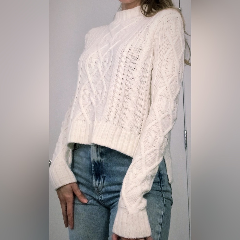 White turtle neck sweater